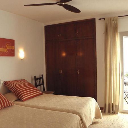 Hotel Pensió Vista Alegre L' Escala Habitación foto